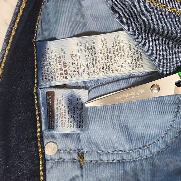 LEVI'S 315 SHAPING BOOTCUT WOMENS JEANS SIZE 31×30 NEW WITH TAGS - Picture 11 of 16